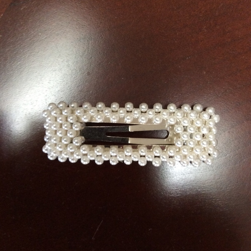 Pearl Hair Clip - Picture 3 of 4